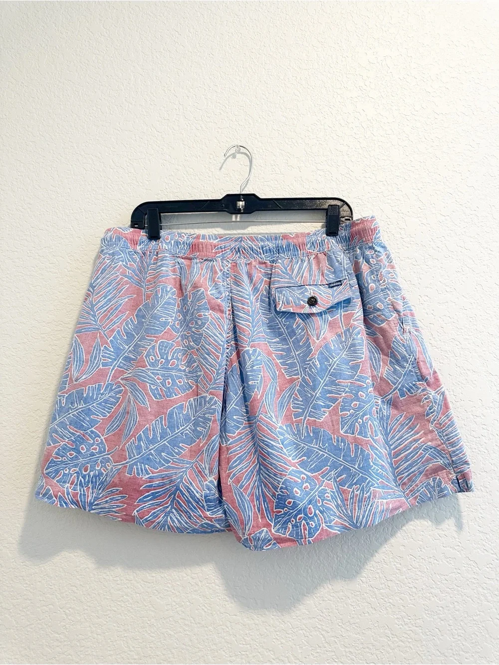 chubbies Blue & Pink Leaf Print Swim Trunks